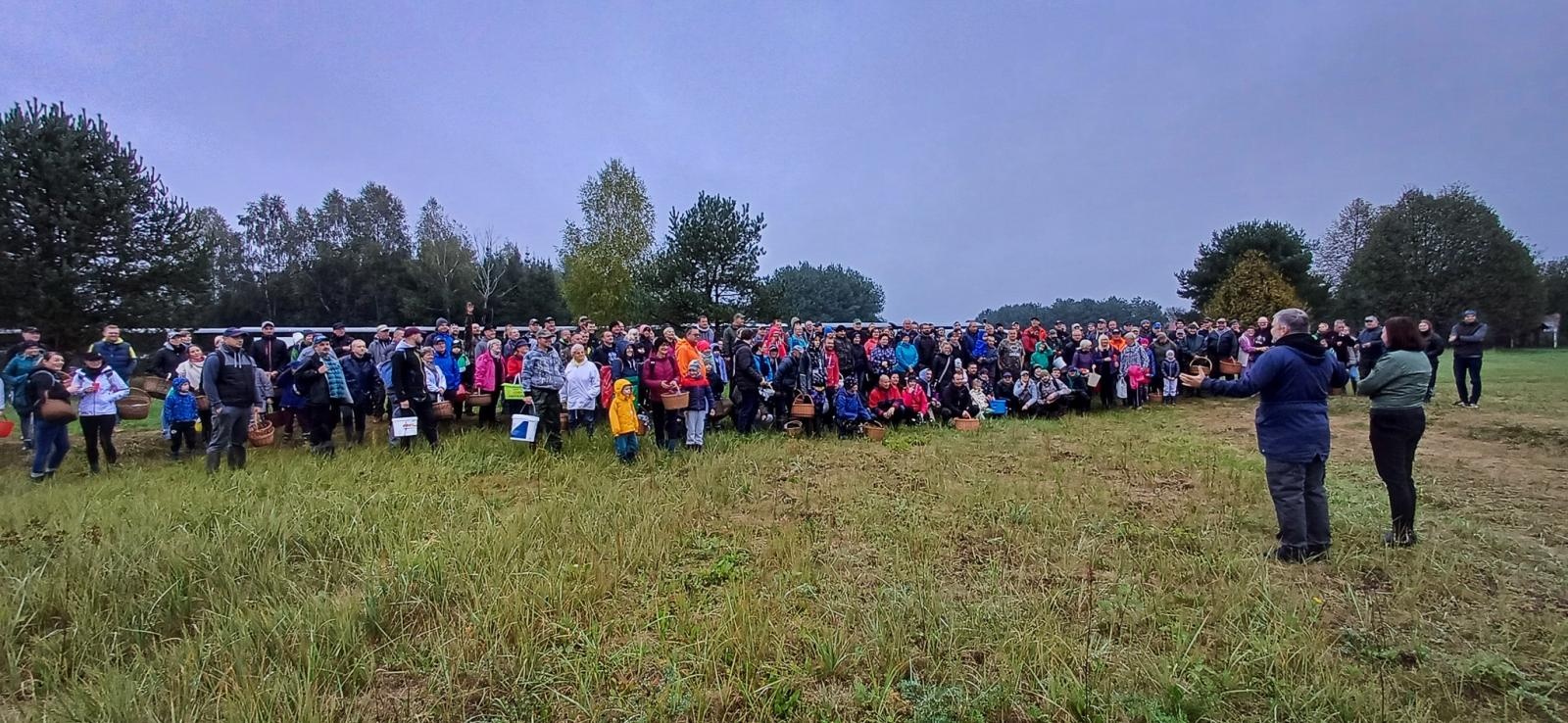 Zdjęcie w galerii na portalu naszraciborz.pl: Grzybiarze ziemi raciborskiej poszli na rekord. 250 osób zebrało prawie pół tony grzybów wiadomości z regionu