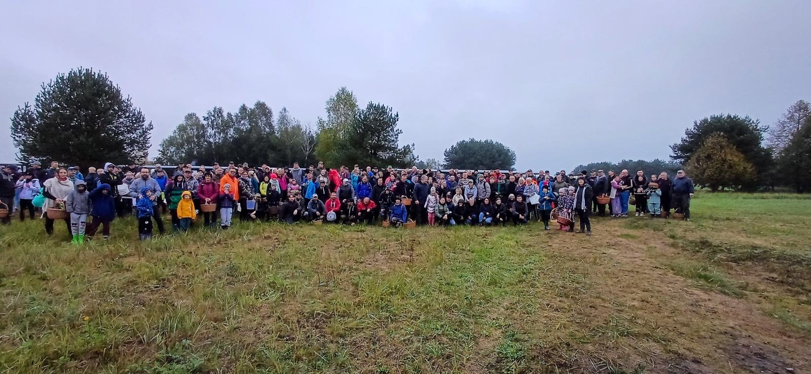Zdjęcie w galerii na portalu naszraciborz.pl: Grzybiarze ziemi raciborskiej poszli na rekord. 250 osób zebrało prawie pół tony grzybów wiadomości z regionu
