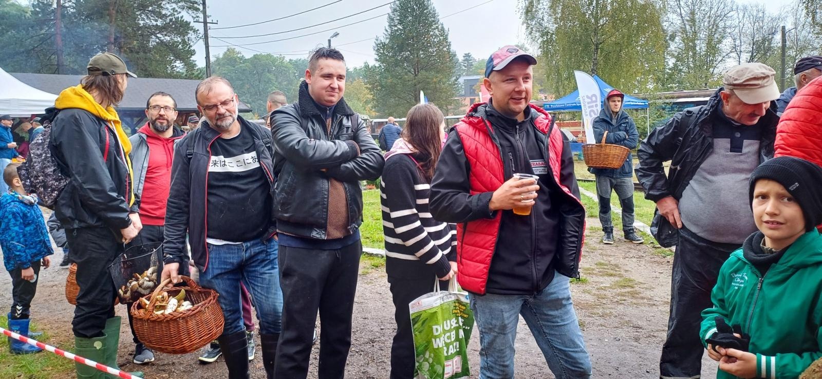 Zdjęcie w galerii na portalu naszraciborz.pl: Grzybiarze ziemi raciborskiej poszli na rekord. 250 osób zebrało prawie pół tony grzybów wiadomości z regionu