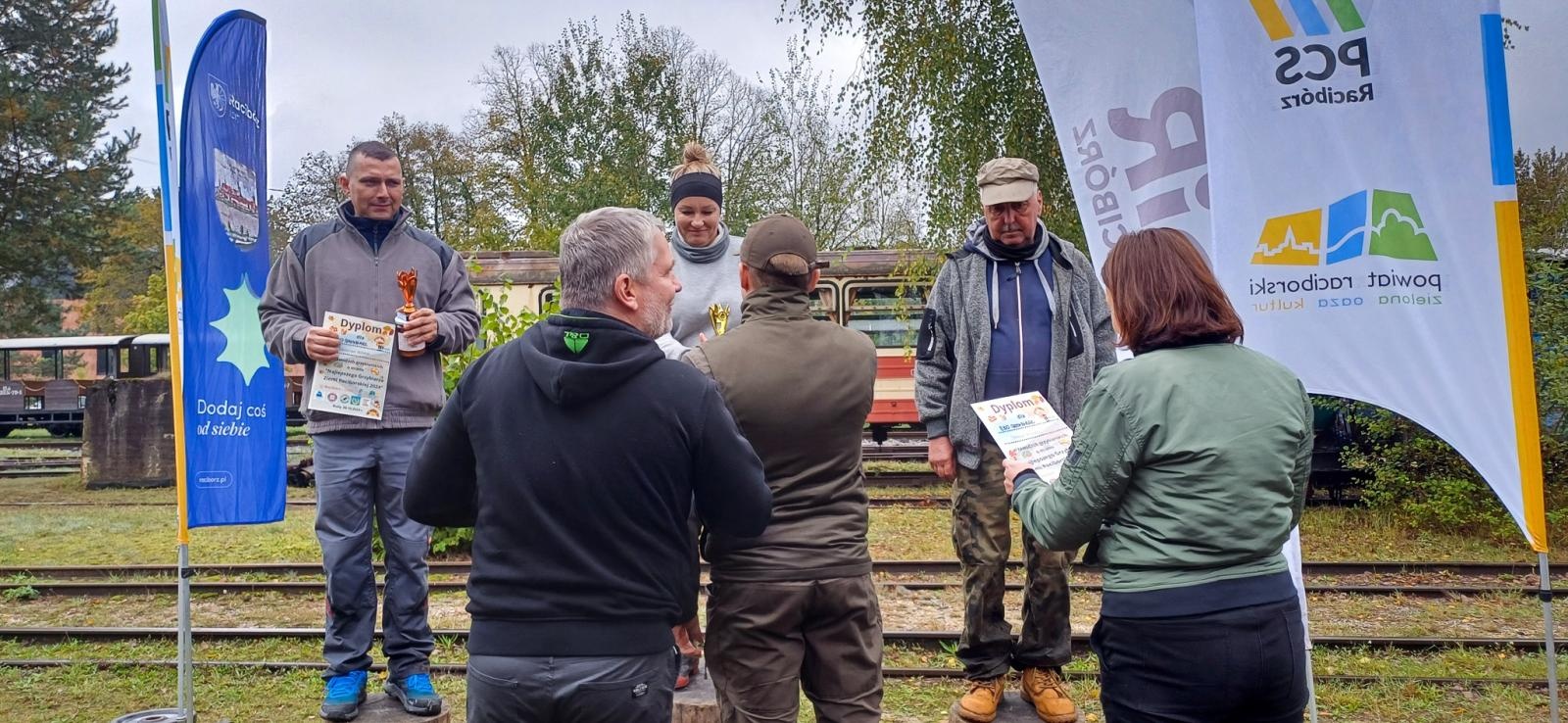 Zdjęcie w galerii na portalu naszraciborz.pl: Grzybiarze ziemi raciborskiej poszli na rekord. 250 osób zebrało prawie pół tony grzybów wiadomości z regionu