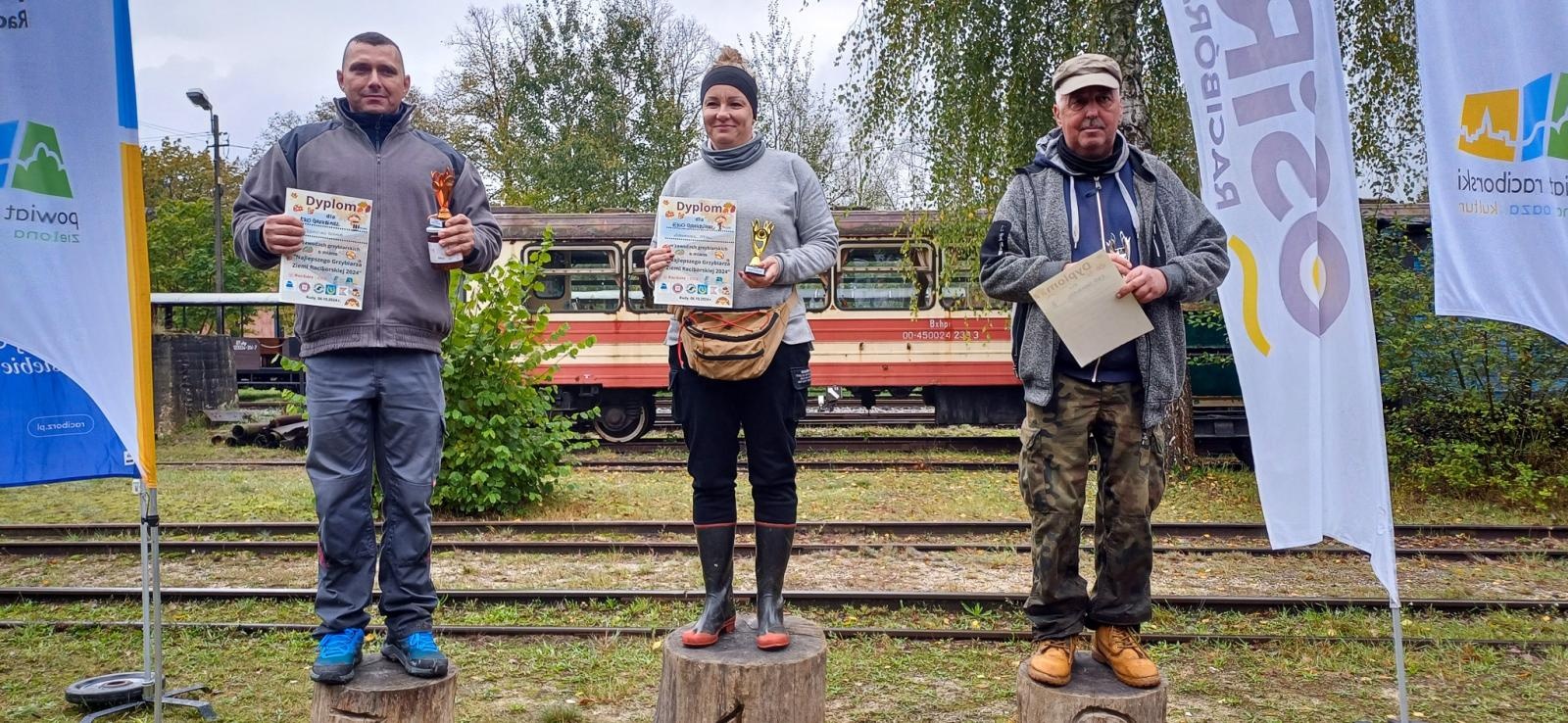 Zdjęcie w galerii na portalu naszraciborz.pl: Grzybiarze ziemi raciborskiej poszli na rekord. 250 osób zebrało prawie pół tony grzybów wiadomości z regionu