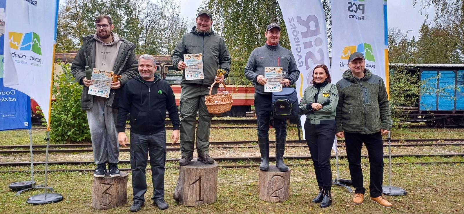 Zdjęcie w galerii na portalu naszraciborz.pl: Grzybiarze ziemi raciborskiej poszli na rekord. 250 osób zebrało prawie pół tony grzybów wiadomości z regionu