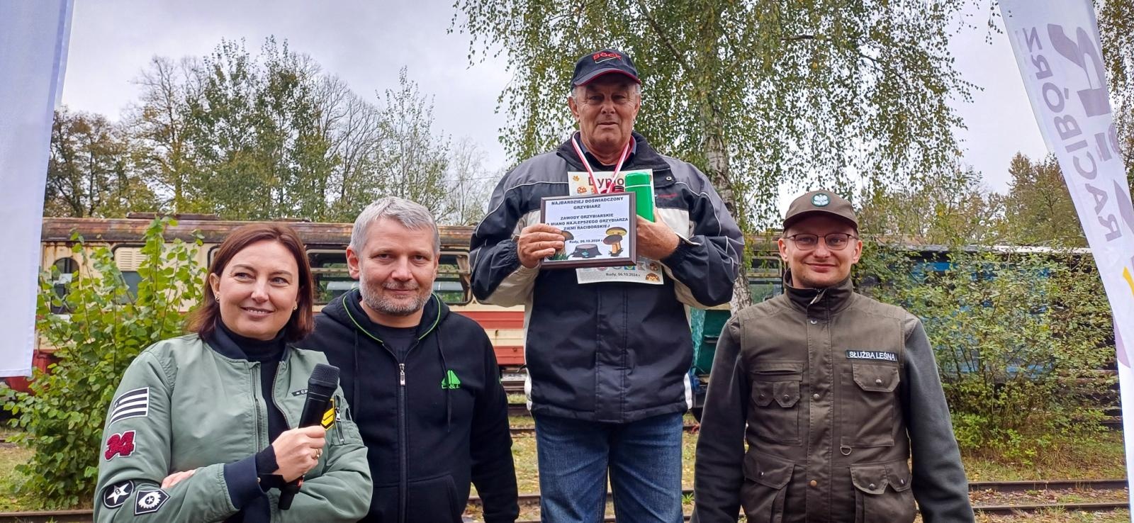 Zdjęcie w galerii na portalu naszraciborz.pl: Grzybiarze ziemi raciborskiej poszli na rekord. 250 osób zebrało prawie pół tony grzybów wiadomości z regionu