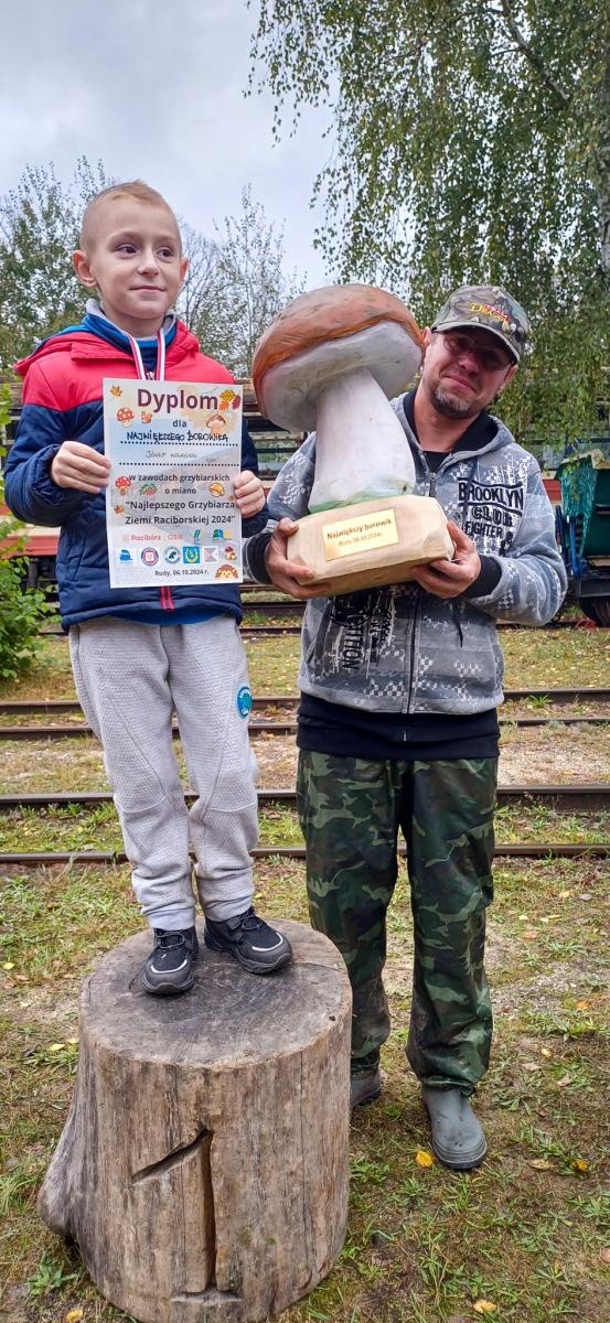 Zdjęcie w galerii na portalu naszraciborz.pl: Grzybiarze ziemi raciborskiej poszli na rekord. 250 osób zebrało prawie pół tony grzybów wiadomości z regionu