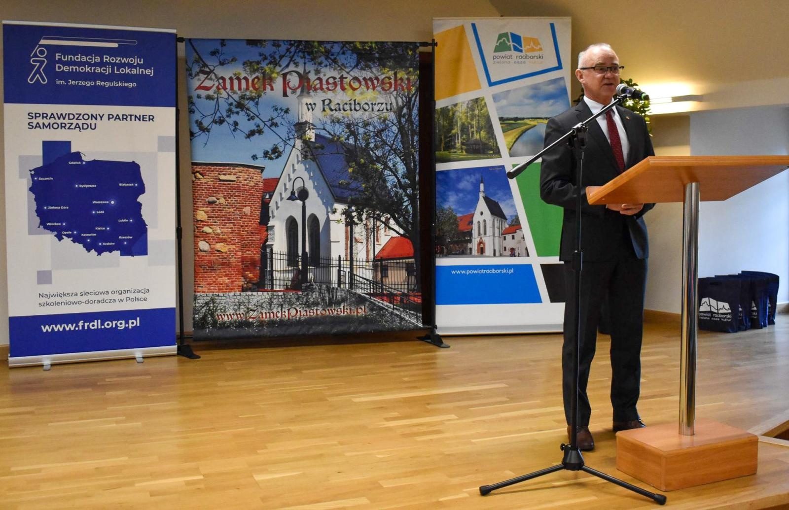 Zdjęcie w galerii na portalu naszraciborz.pl: Śląskie Forum Oświaty obchodzi XX-lecie w Raciborzu wiadomości z regionu