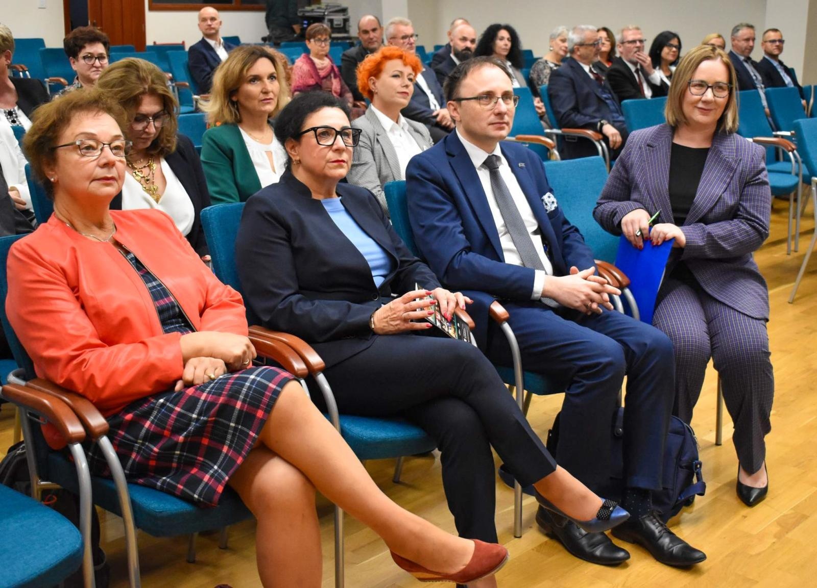 Zdjęcie w galerii na portalu naszraciborz.pl: Śląskie Forum Oświaty obchodzi XX-lecie w Raciborzu wiadomości z regionu