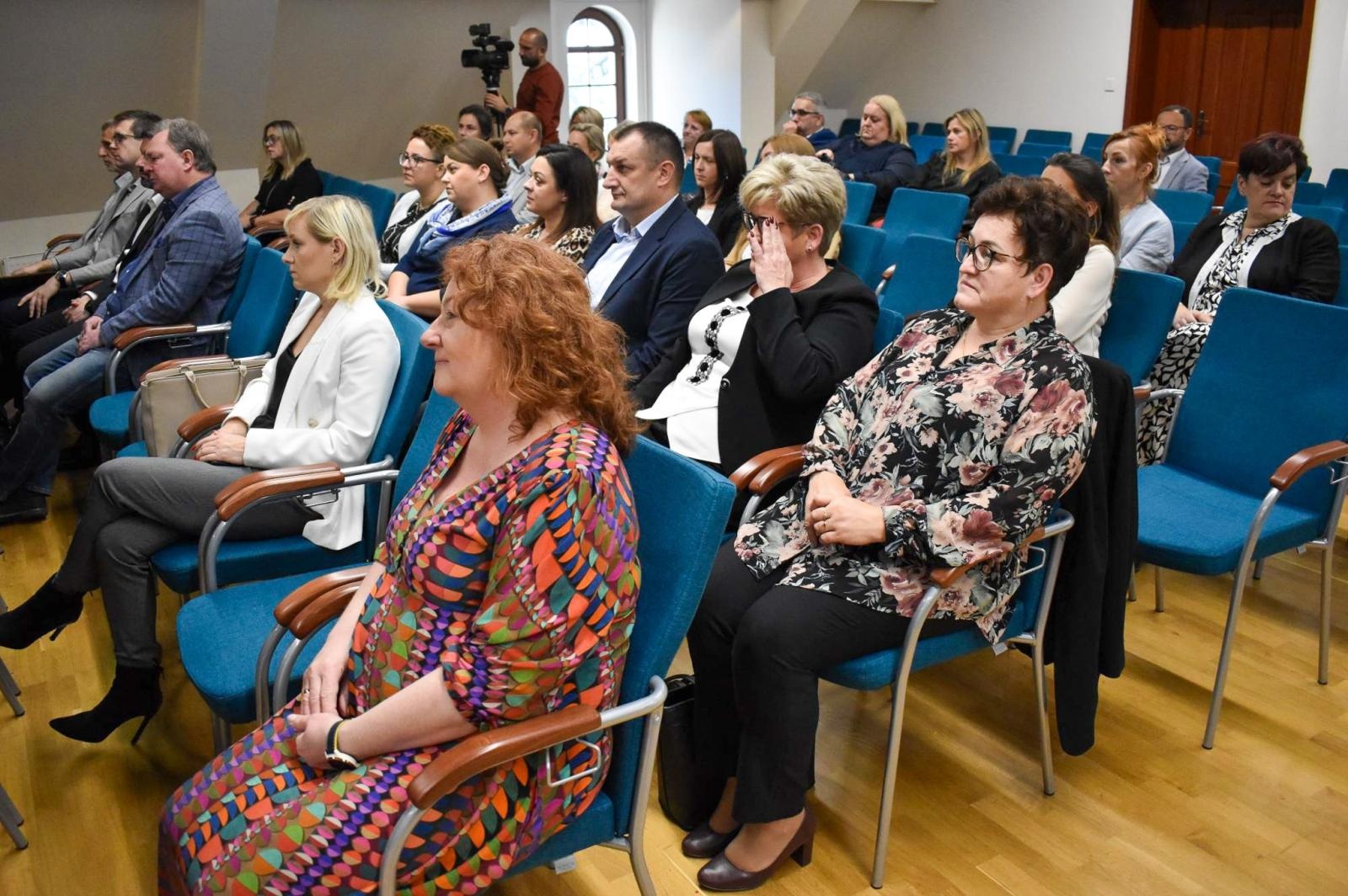 Zdjęcie w galerii na portalu naszraciborz.pl: Śląskie Forum Oświaty obchodzi XX-lecie w Raciborzu wiadomości z regionu