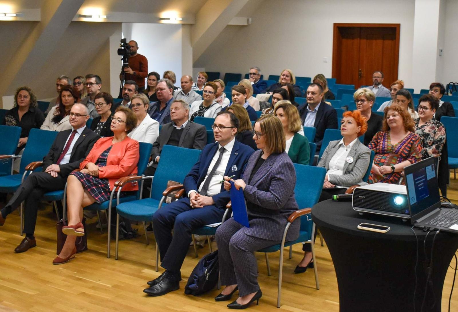 Zdjęcie w galerii na portalu naszraciborz.pl: Śląskie Forum Oświaty obchodzi XX-lecie w Raciborzu wiadomości z regionu