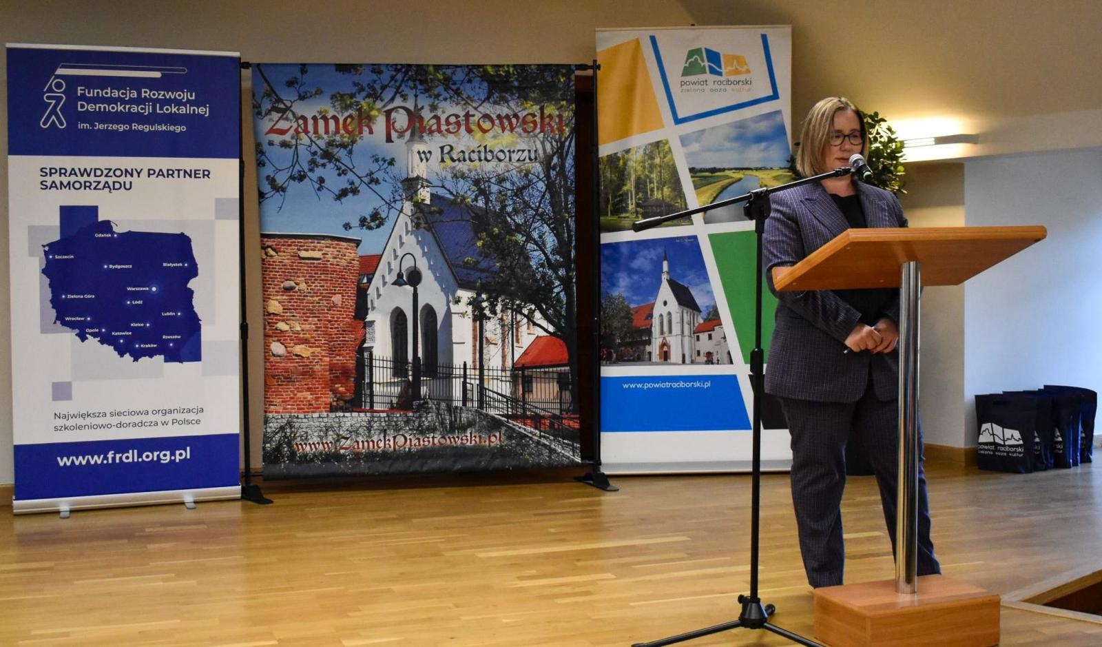 Zdjęcie w galerii na portalu naszraciborz.pl: Śląskie Forum Oświaty obchodzi XX-lecie w Raciborzu wiadomości z regionu