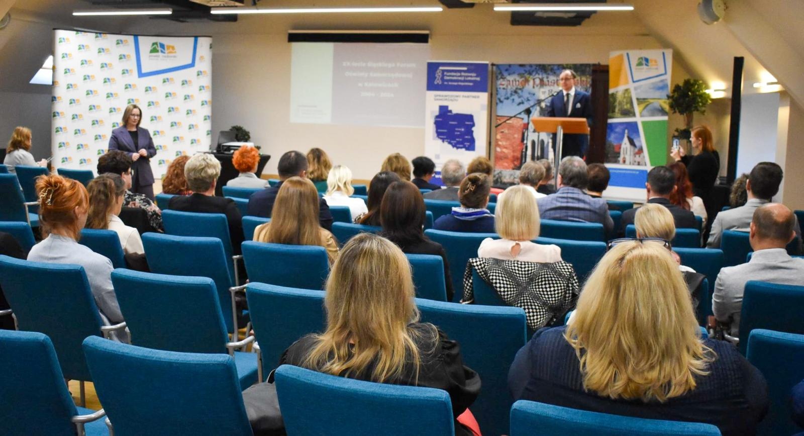 Zdjęcie w galerii na portalu naszraciborz.pl: Śląskie Forum Oświaty obchodzi XX-lecie w Raciborzu wiadomości z regionu