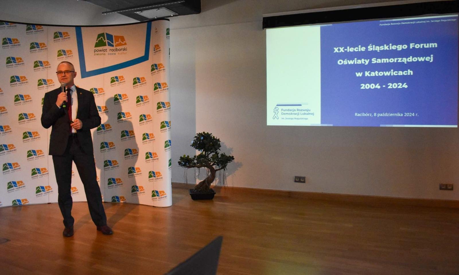 Zdjęcie w galerii na portalu naszraciborz.pl: Śląskie Forum Oświaty obchodzi XX-lecie w Raciborzu wiadomości z regionu