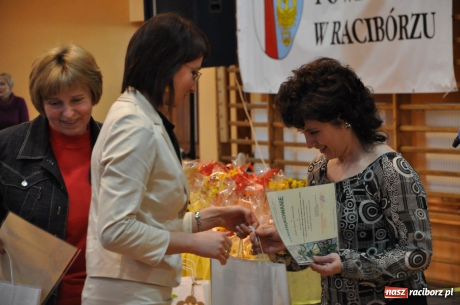 Zdjęcie w galerii na portalu naszraciborz.pl: W gwarze laskiej i z humorem wiadomości z regionu