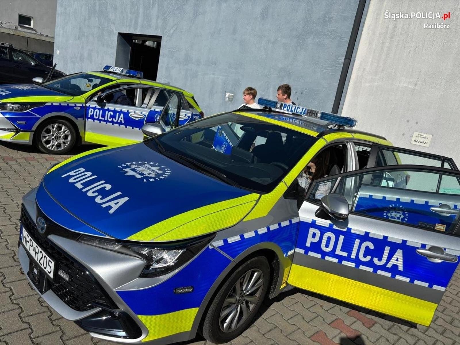 Zdjęcie w galerii na portalu naszraciborz.pl: Uczniowie SP1 z wizytą w raciborskiej komendzie policji wiadomości z regionu