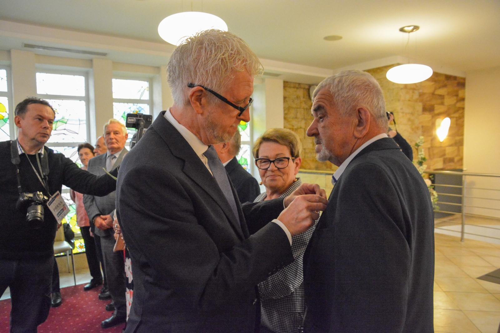 Zdjęcie w galerii na portalu naszraciborz.pl: Złote gody w Raciborzu. Osiem par z medalem prezydenta wiadomości z regionu
