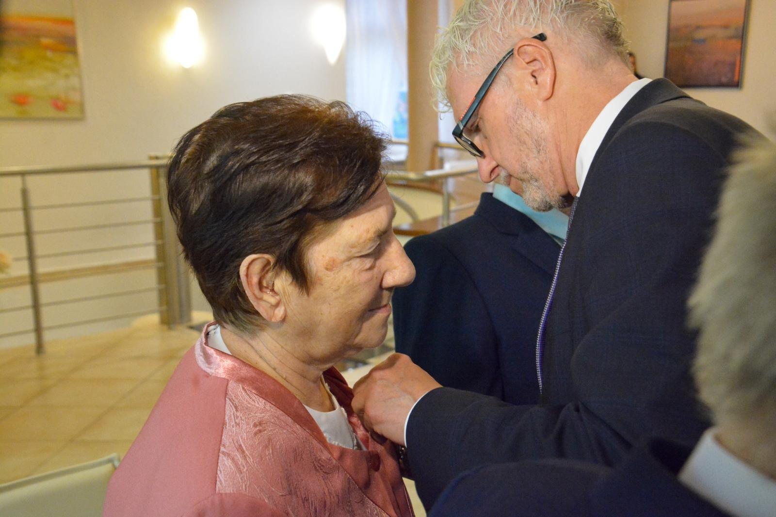 Zdjęcie w galerii na portalu naszraciborz.pl: Złote gody w Raciborzu. Osiem par z medalem prezydenta wiadomości z regionu