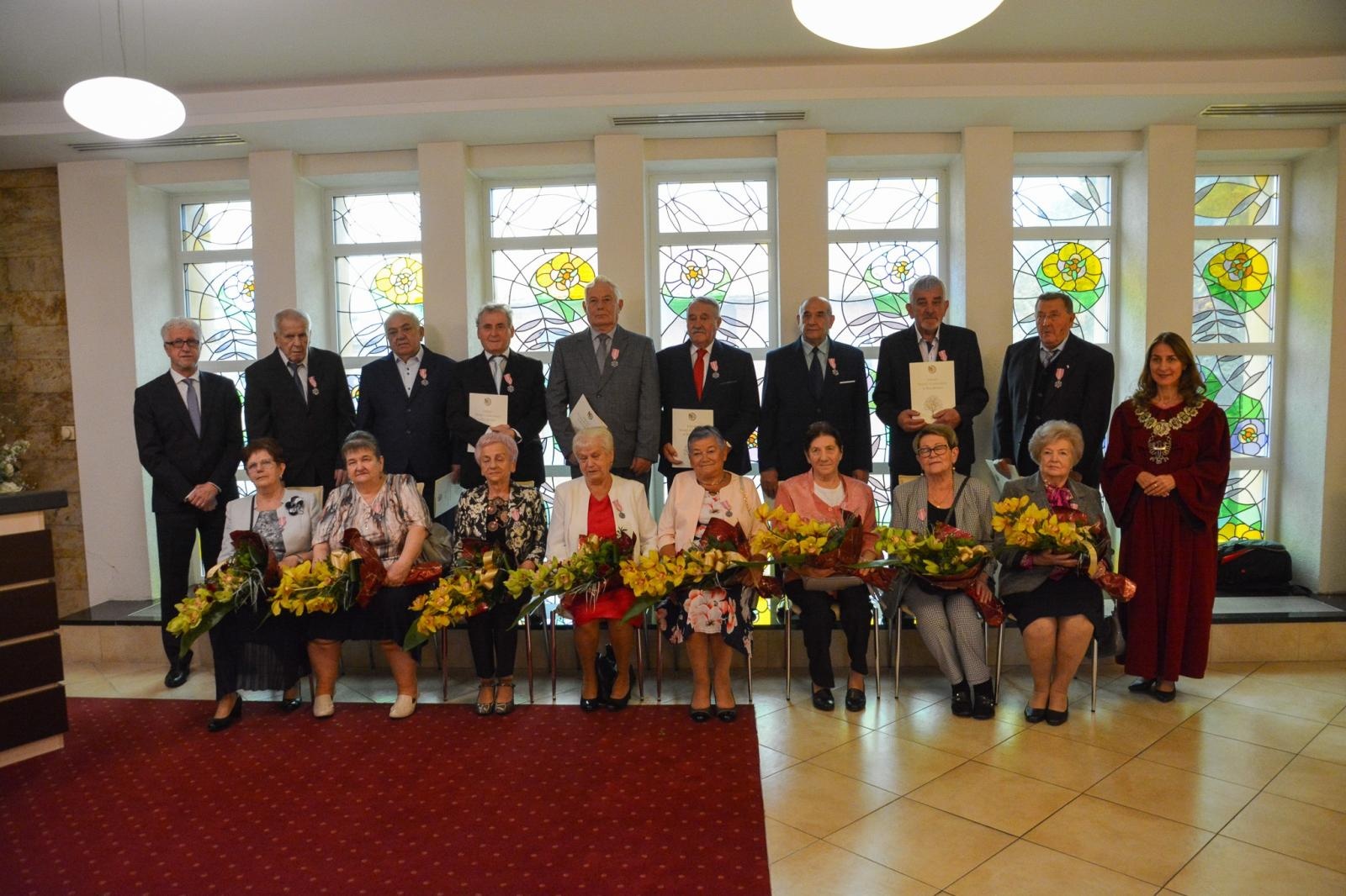 Zdjęcie w galerii na portalu naszraciborz.pl: Złote gody w Raciborzu. Osiem par z medalem prezydenta wiadomości z regionu