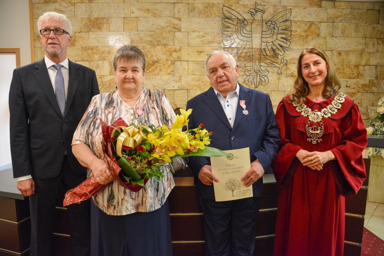 Zdjęcie w galerii na portalu naszraciborz.pl: Złote gody w Raciborzu. Osiem par z medalem prezydenta wiadomości z regionu
