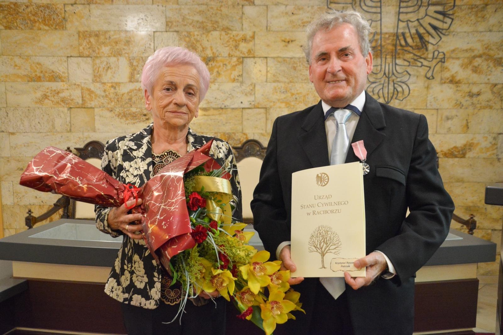 Zdjęcie w galerii na portalu naszraciborz.pl: Złote gody w Raciborzu. Osiem par z medalem prezydenta wiadomości z regionu