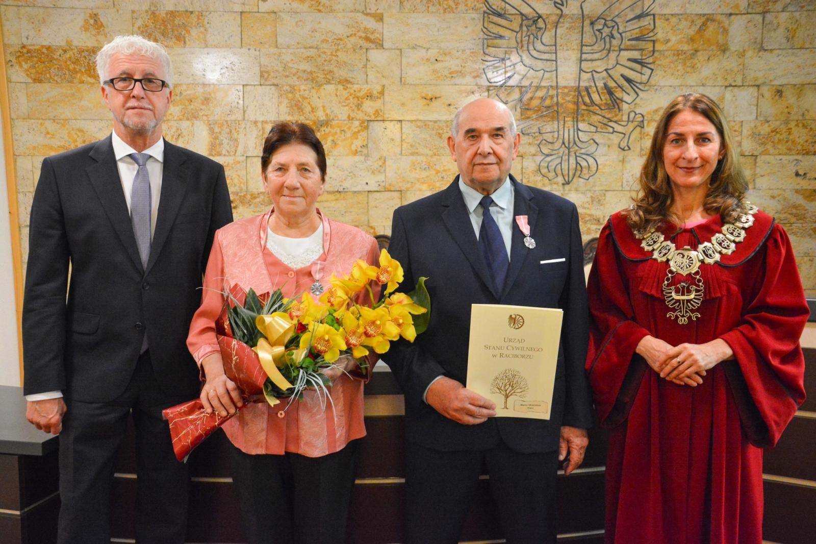 Zdjęcie w galerii na portalu naszraciborz.pl: Złote gody w Raciborzu. Osiem par z medalem prezydenta wiadomości z regionu