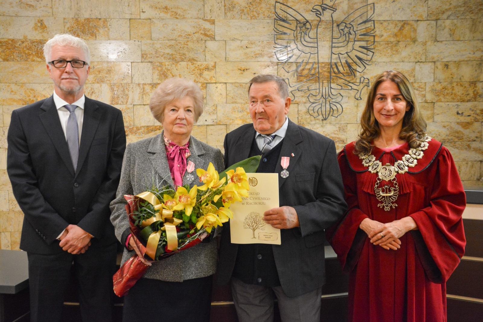 Zdjęcie w galerii na portalu naszraciborz.pl: Złote gody w Raciborzu. Osiem par z medalem prezydenta wiadomości z regionu