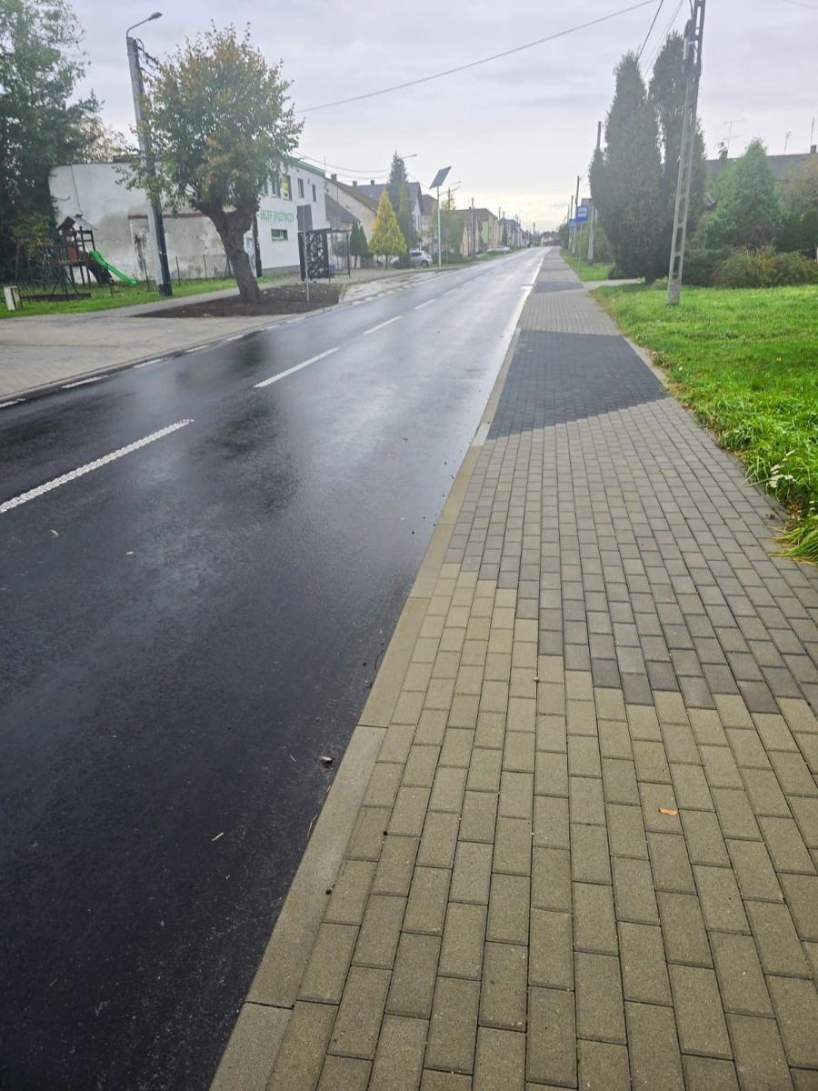 Zdjęcie w galerii na portalu naszraciborz.pl: Zmodernizowany odcinek drogi powiatowej Lekartów – Pietrowice Wielkie oficjalnie oddany do użytku wiadomości z regionu