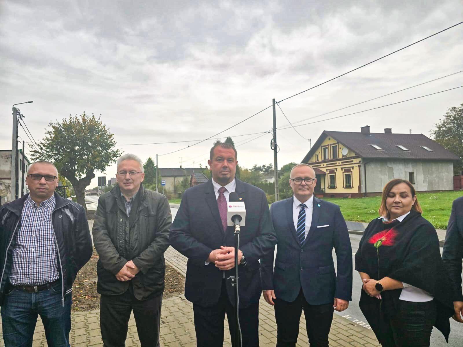 Zdjęcie w galerii na portalu naszraciborz.pl: Zmodernizowany odcinek drogi powiatowej Lekartów – Pietrowice Wielkie oficjalnie oddany do użytku wiadomości z regionu