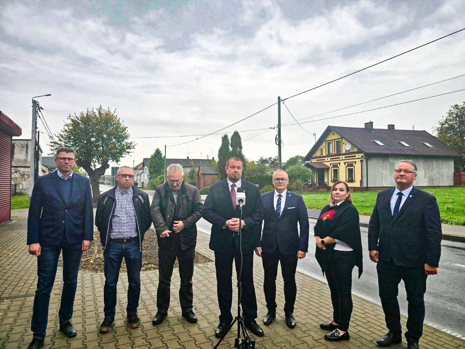 Zdjęcie w galerii na portalu naszraciborz.pl: Zmodernizowany odcinek drogi powiatowej Lekartów – Pietrowice Wielkie oficjalnie oddany do użytku wiadomości z regionu