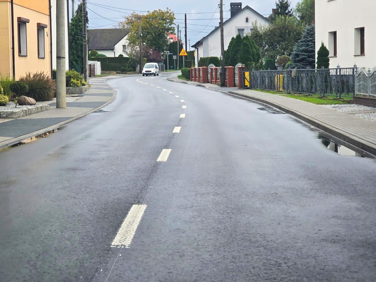 Zdjęcie w galerii na portalu naszraciborz.pl: Zmodernizowany odcinek drogi powiatowej Lekartów – Pietrowice Wielkie oficjalnie oddany do użytku wiadomości z regionu