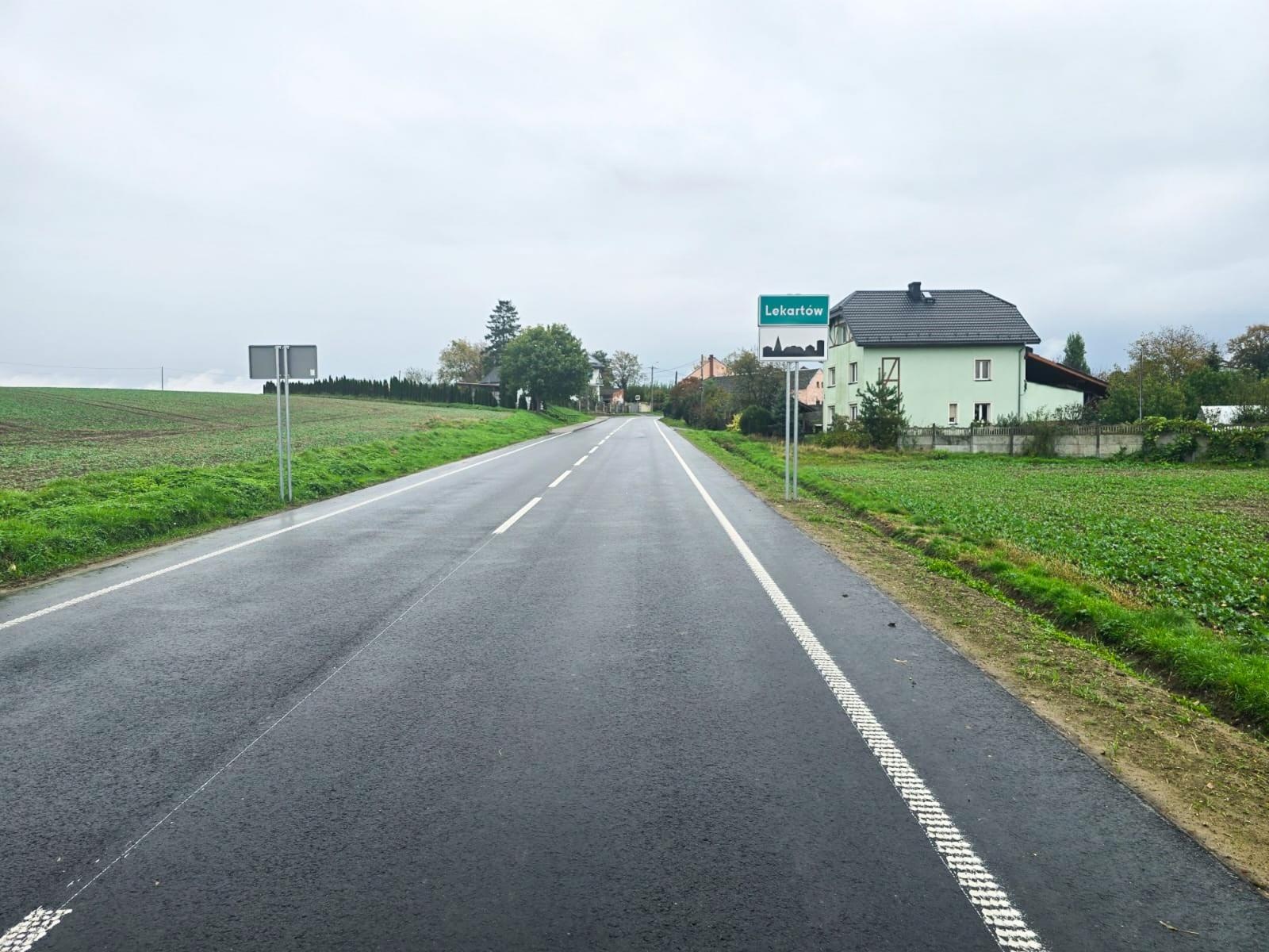 Zdjęcie w galerii na portalu naszraciborz.pl: Zmodernizowany odcinek drogi powiatowej Lekartów – Pietrowice Wielkie oficjalnie oddany do użytku wiadomości z regionu