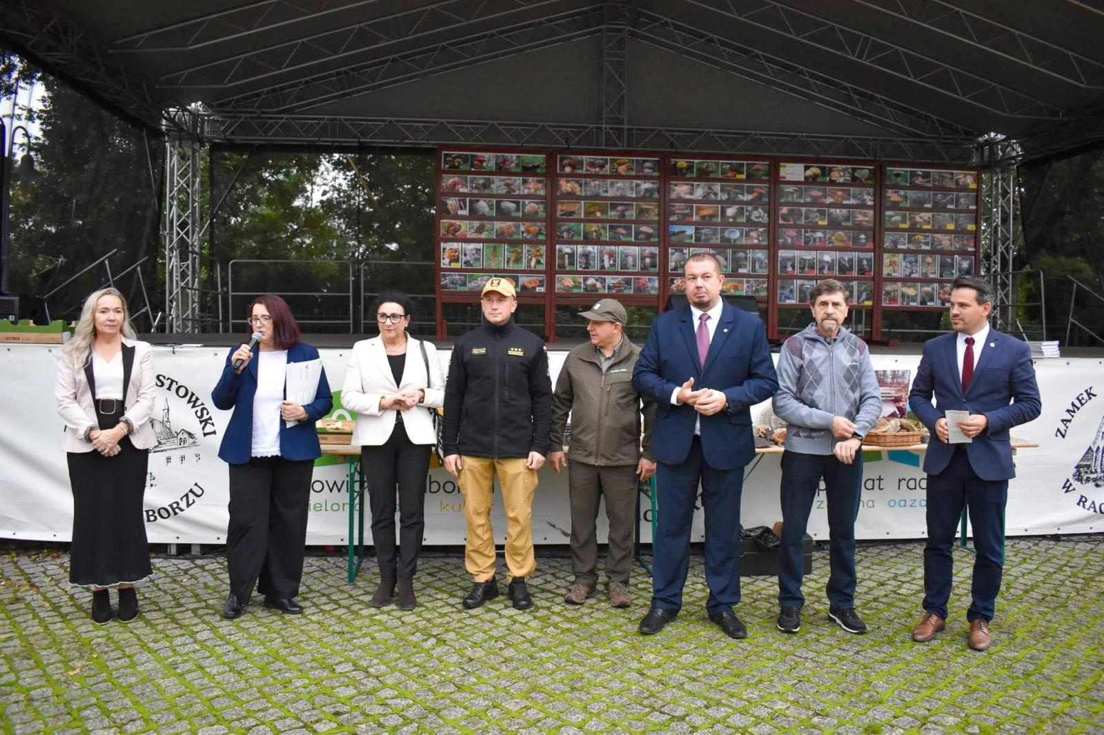 Zdjęcie w galerii na portalu naszraciborz.pl: Bezpieczne grzybobranie na Zamku Piastowskim: Frekwencja dopisała! wiadomości z regionu