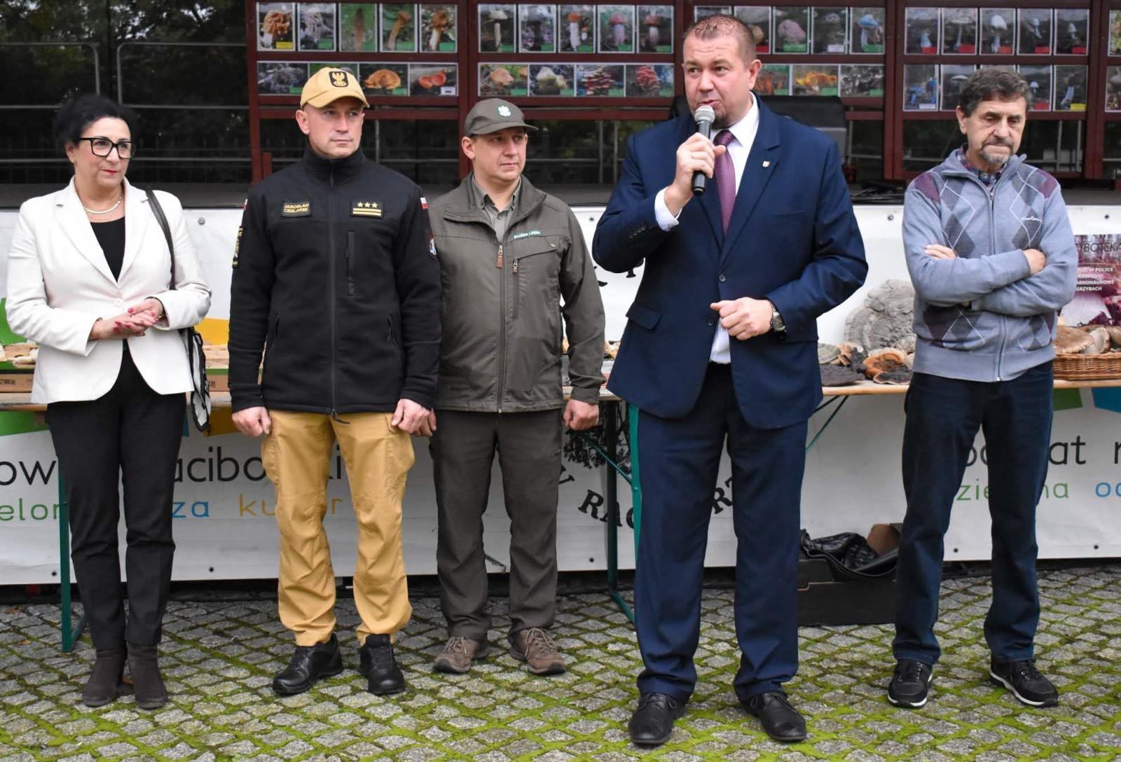 Zdjęcie w galerii na portalu naszraciborz.pl: Bezpieczne grzybobranie na Zamku Piastowskim: Frekwencja dopisała! wiadomości z regionu