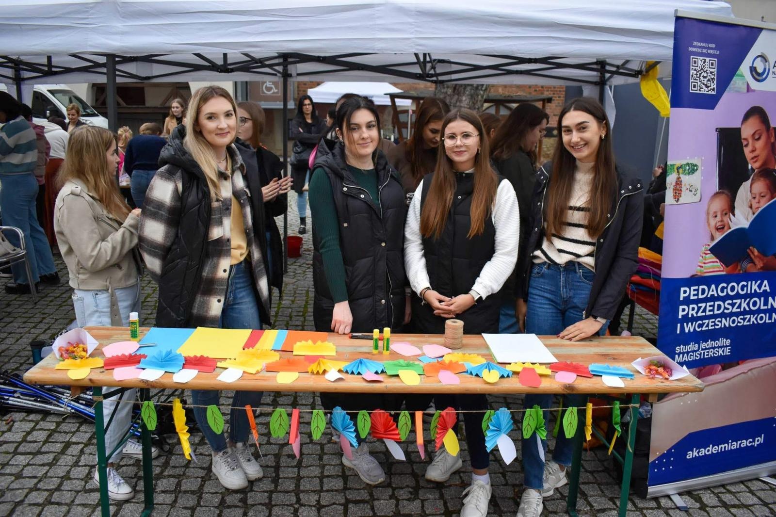 Zdjęcie w galerii na portalu naszraciborz.pl: Bezpieczne grzybobranie na Zamku Piastowskim: Frekwencja dopisała! wiadomości z regionu