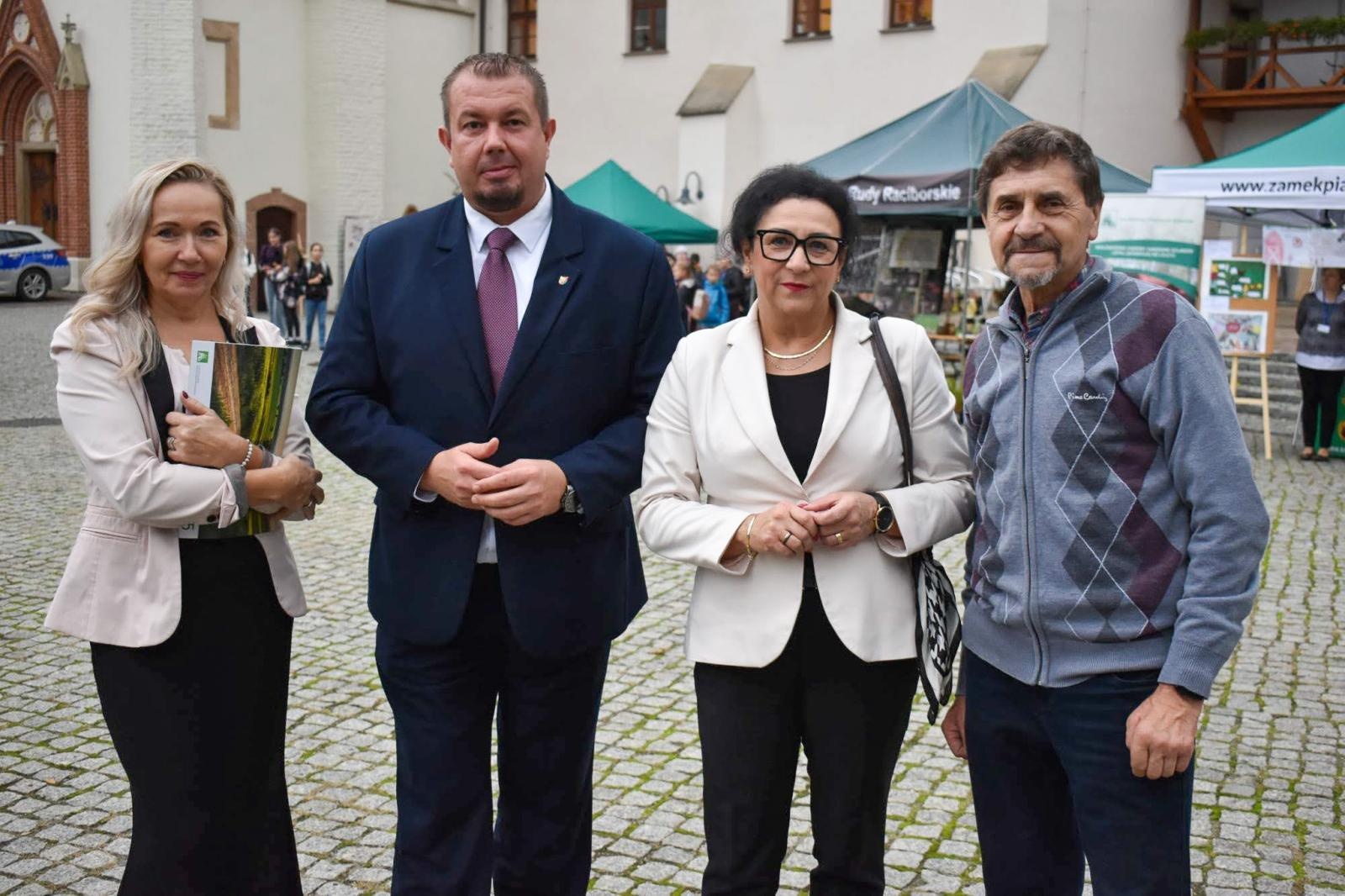 Zdjęcie w galerii na portalu naszraciborz.pl: Bezpieczne grzybobranie na Zamku Piastowskim: Frekwencja dopisała! wiadomości z regionu