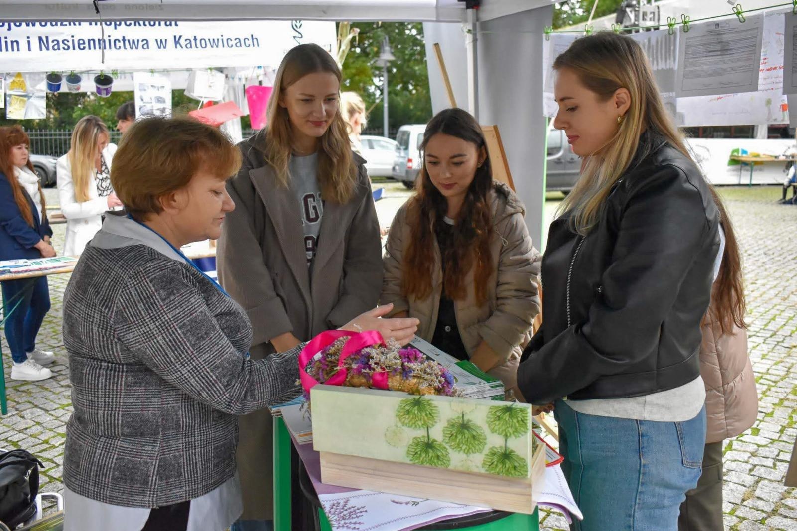 Zdjęcie w galerii na portalu naszraciborz.pl: Bezpieczne grzybobranie na Zamku Piastowskim: Frekwencja dopisała! wiadomości z regionu