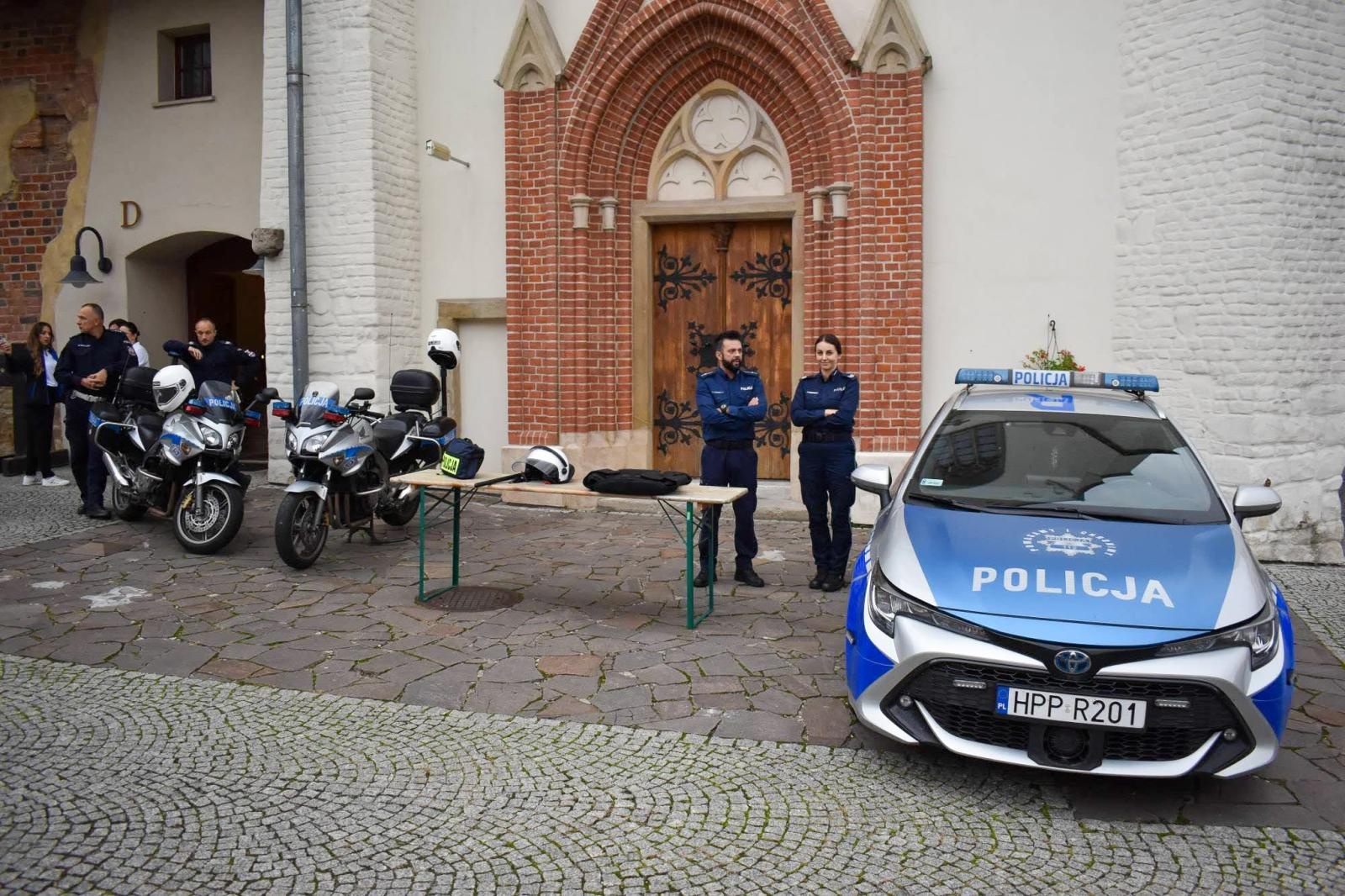 Zdjęcie w galerii na portalu naszraciborz.pl: Bezpieczne grzybobranie na Zamku Piastowskim: Frekwencja dopisała! wiadomości z regionu