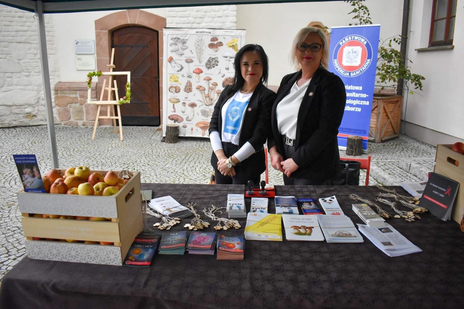 Zdjęcie w galerii na portalu naszraciborz.pl: Bezpieczne grzybobranie na Zamku Piastowskim: Frekwencja dopisała! wiadomości z regionu