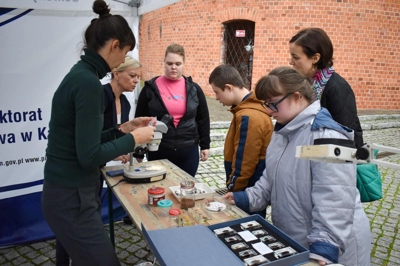 Zdjęcie w galerii na portalu naszraciborz.pl: Bezpieczne grzybobranie na Zamku Piastowskim: Frekwencja dopisała! wiadomości z regionu