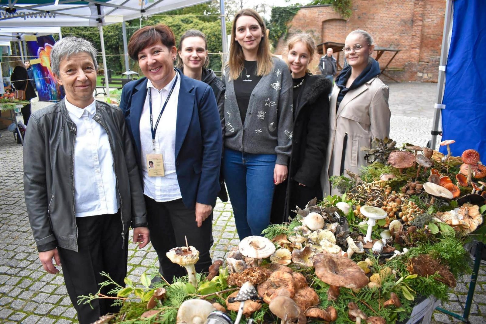 Zdjęcie w galerii na portalu naszraciborz.pl: Bezpieczne grzybobranie na Zamku Piastowskim: Frekwencja dopisała! wiadomości z regionu