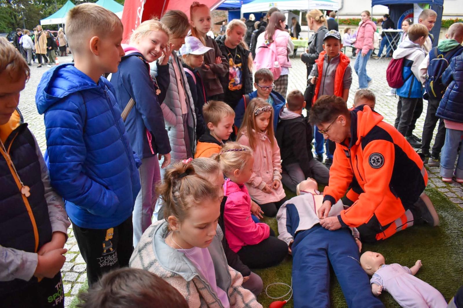 Zdjęcie w galerii na portalu naszraciborz.pl: Bezpieczne grzybobranie na Zamku Piastowskim: Frekwencja dopisała! wiadomości z regionu