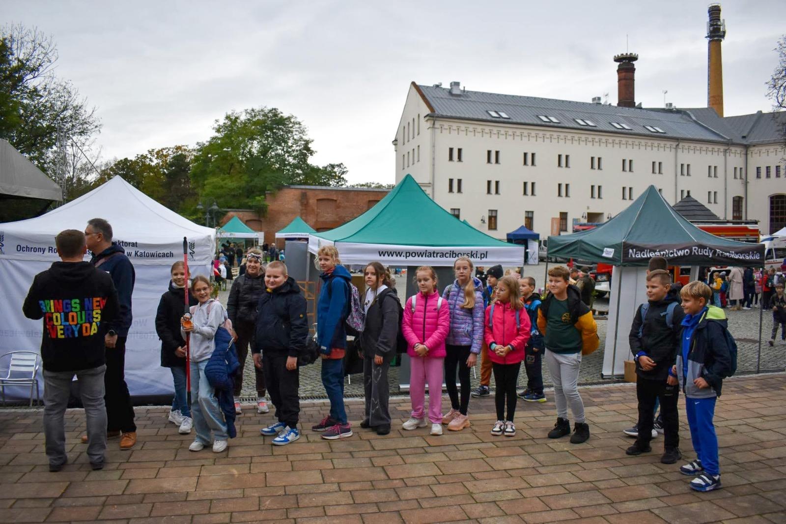Zdjęcie w galerii na portalu naszraciborz.pl: Bezpieczne grzybobranie na Zamku Piastowskim: Frekwencja dopisała! wiadomości z regionu