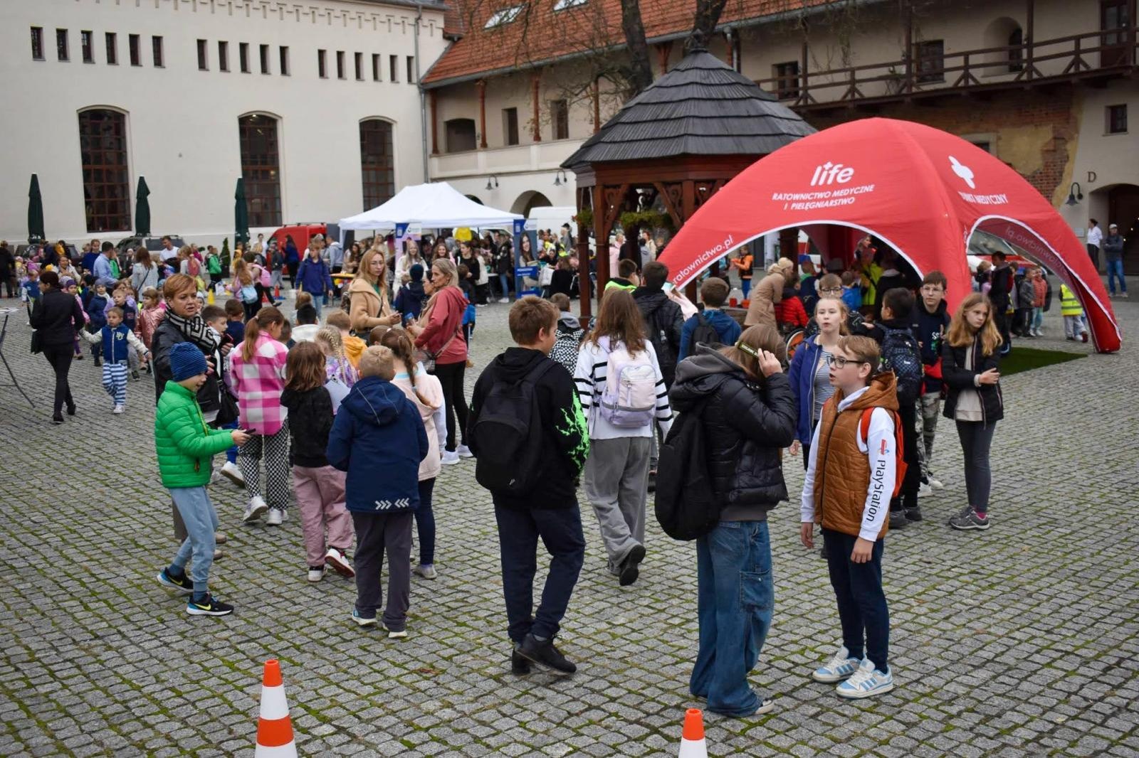 Zdjęcie w galerii na portalu naszraciborz.pl: Bezpieczne grzybobranie na Zamku Piastowskim: Frekwencja dopisała! wiadomości z regionu