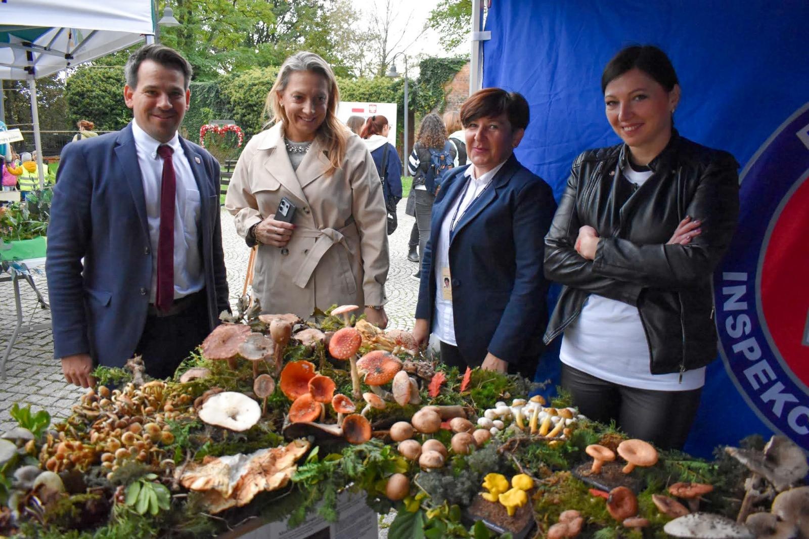 Zdjęcie w galerii na portalu naszraciborz.pl: Bezpieczne grzybobranie na Zamku Piastowskim: Frekwencja dopisała! wiadomości z regionu