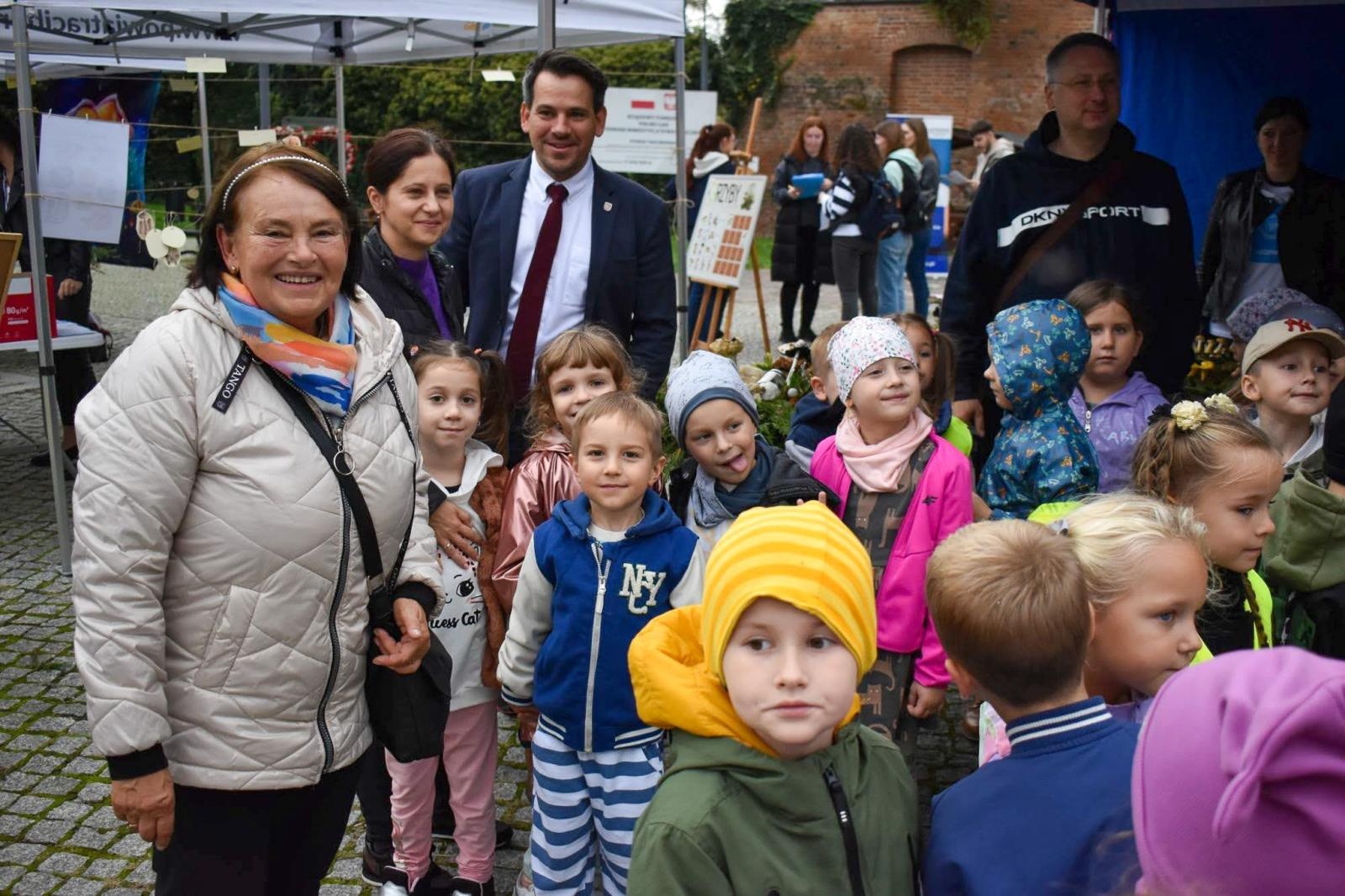 Zdjęcie w galerii na portalu naszraciborz.pl: Bezpieczne grzybobranie na Zamku Piastowskim: Frekwencja dopisała! wiadomości z regionu