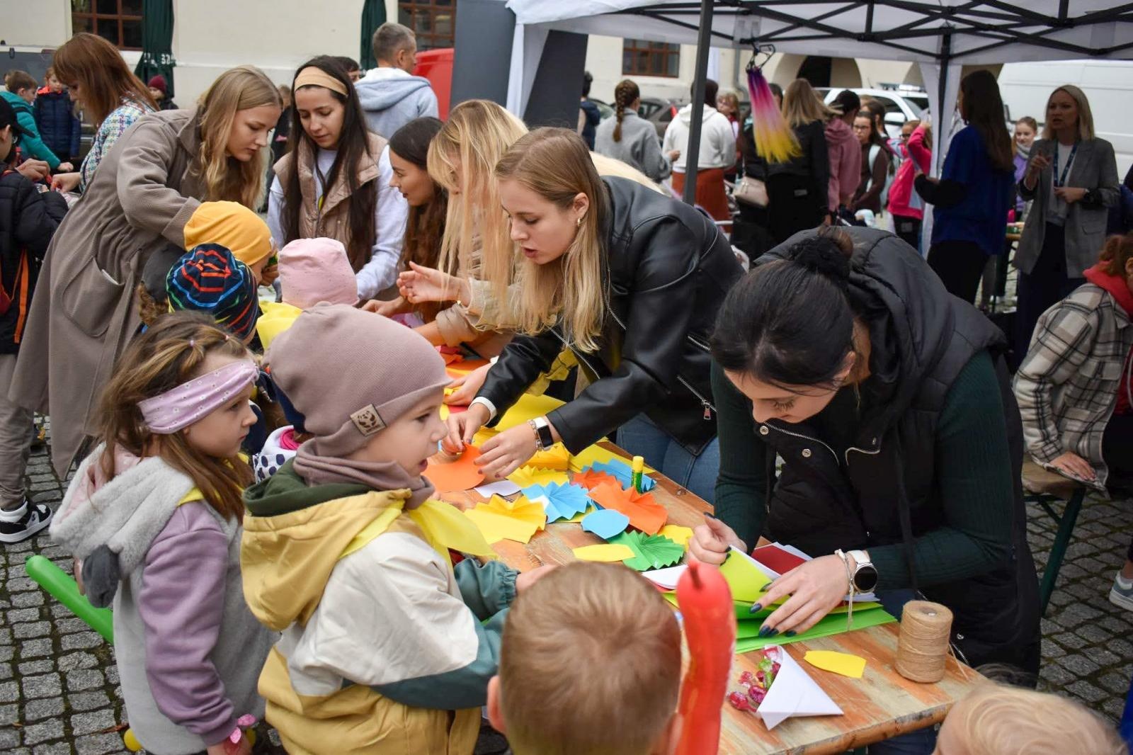 Zdjęcie w galerii na portalu naszraciborz.pl: Bezpieczne grzybobranie na Zamku Piastowskim: Frekwencja dopisała! wiadomości z regionu