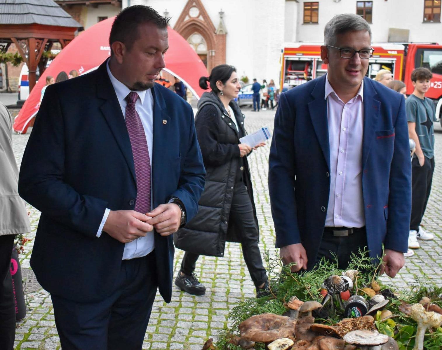Zdjęcie w galerii na portalu naszraciborz.pl: Bezpieczne grzybobranie na Zamku Piastowskim: Frekwencja dopisała! wiadomości z regionu