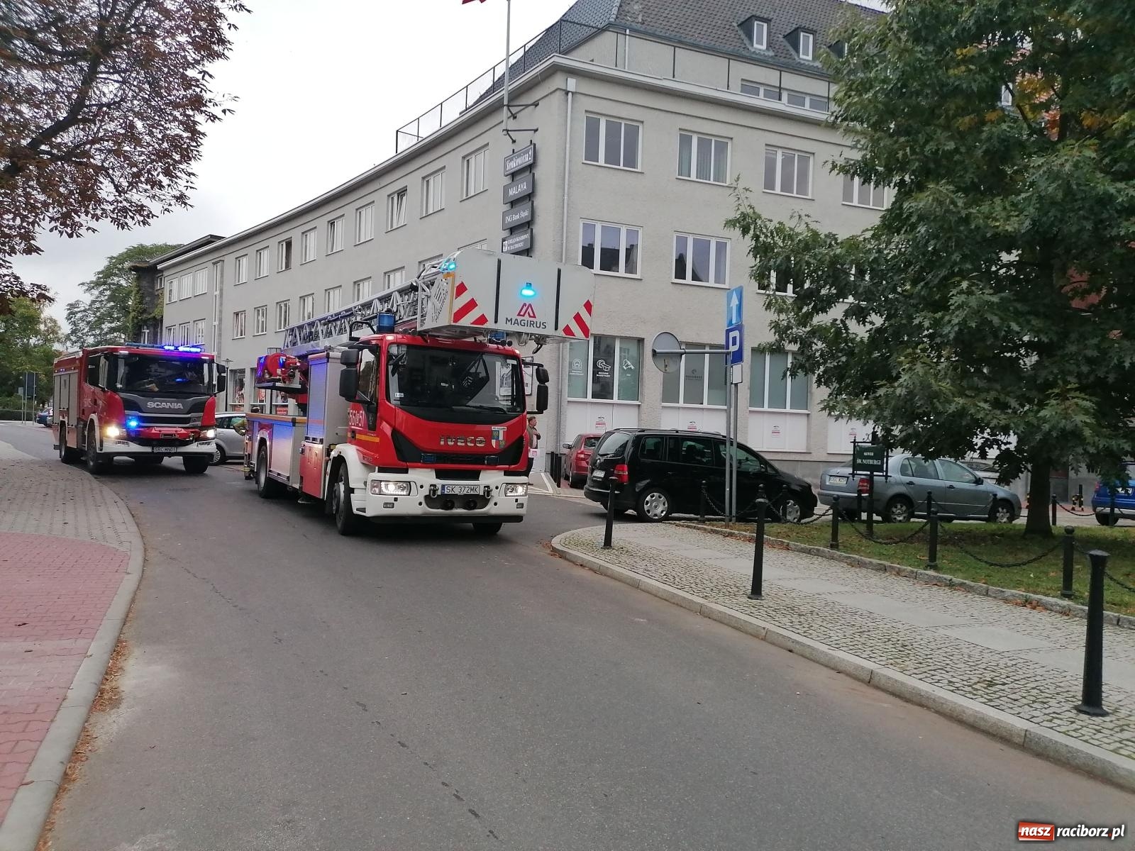 Zdjęcie w galerii na portalu naszraciborz.pl: Trzy zastępy w akcji na placu Jagiełły wiadomości z regionu