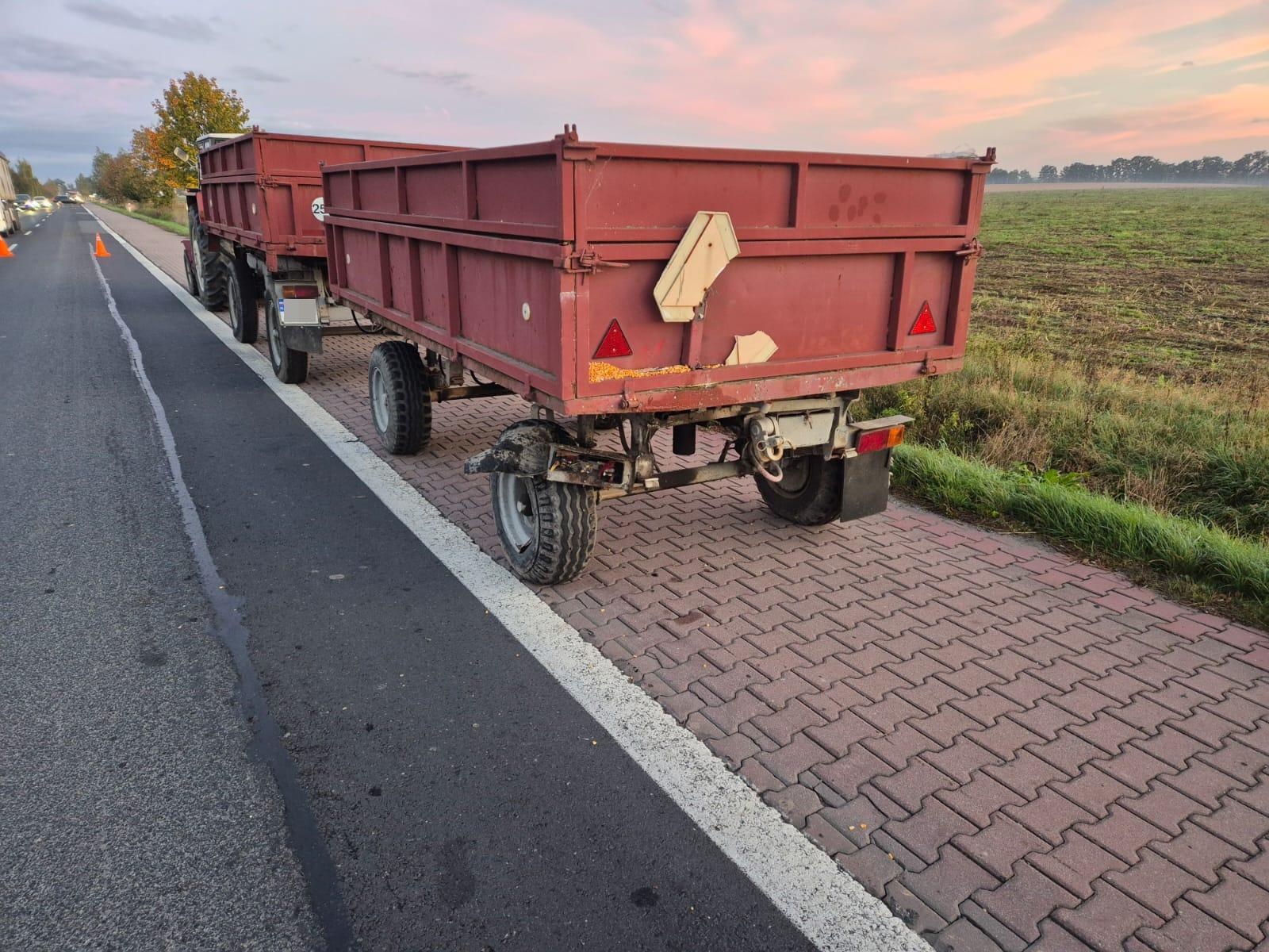 Zdjęcie w galerii na portalu naszraciborz.pl: Bus uderzył w tył przyczepy na DK 45 w Roszkowie [FOTO] wiadomości z regionu