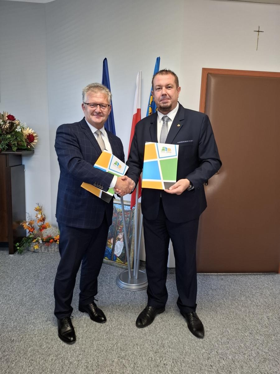 Zdjęcie w galerii na portalu naszraciborz.pl: W Starostwie Powiatowym podpisano umowę o wartości blisko 8 mln zł wiadomości z regionu