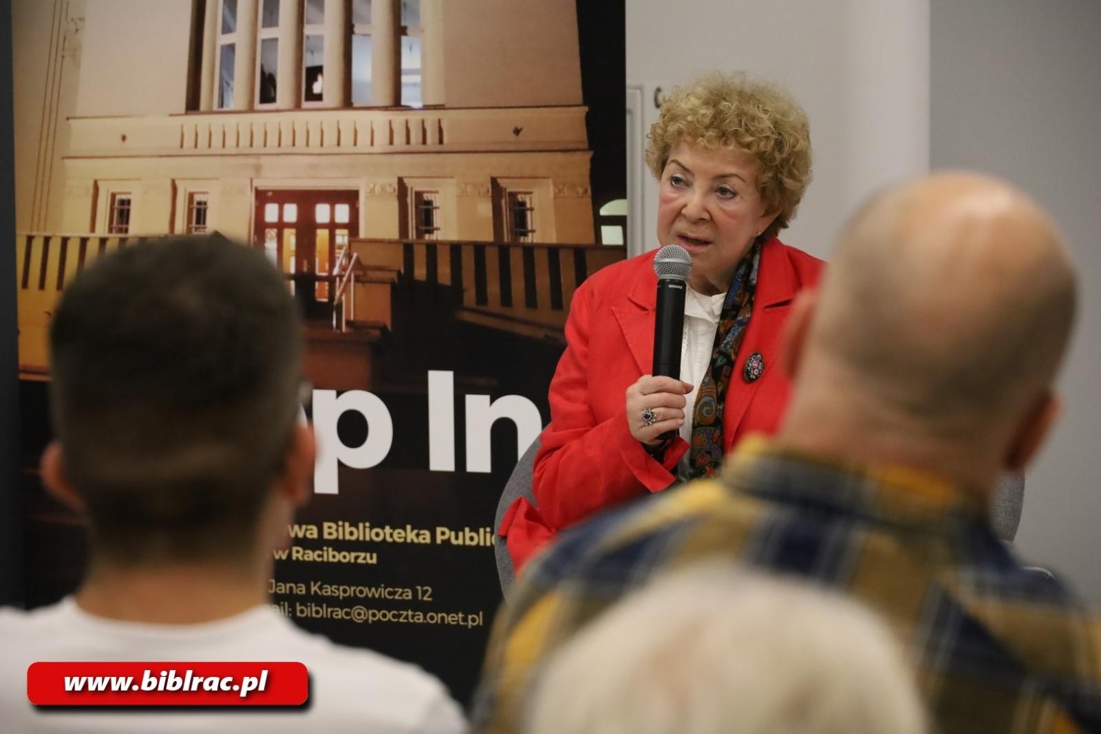 Zdjęcie w galerii na portalu naszraciborz.pl: Ja Wam daję pieniądze, wy siedźcie cicho! Krystyna Kurczab-Redlich gościem biblioteki wiadomości z regionu