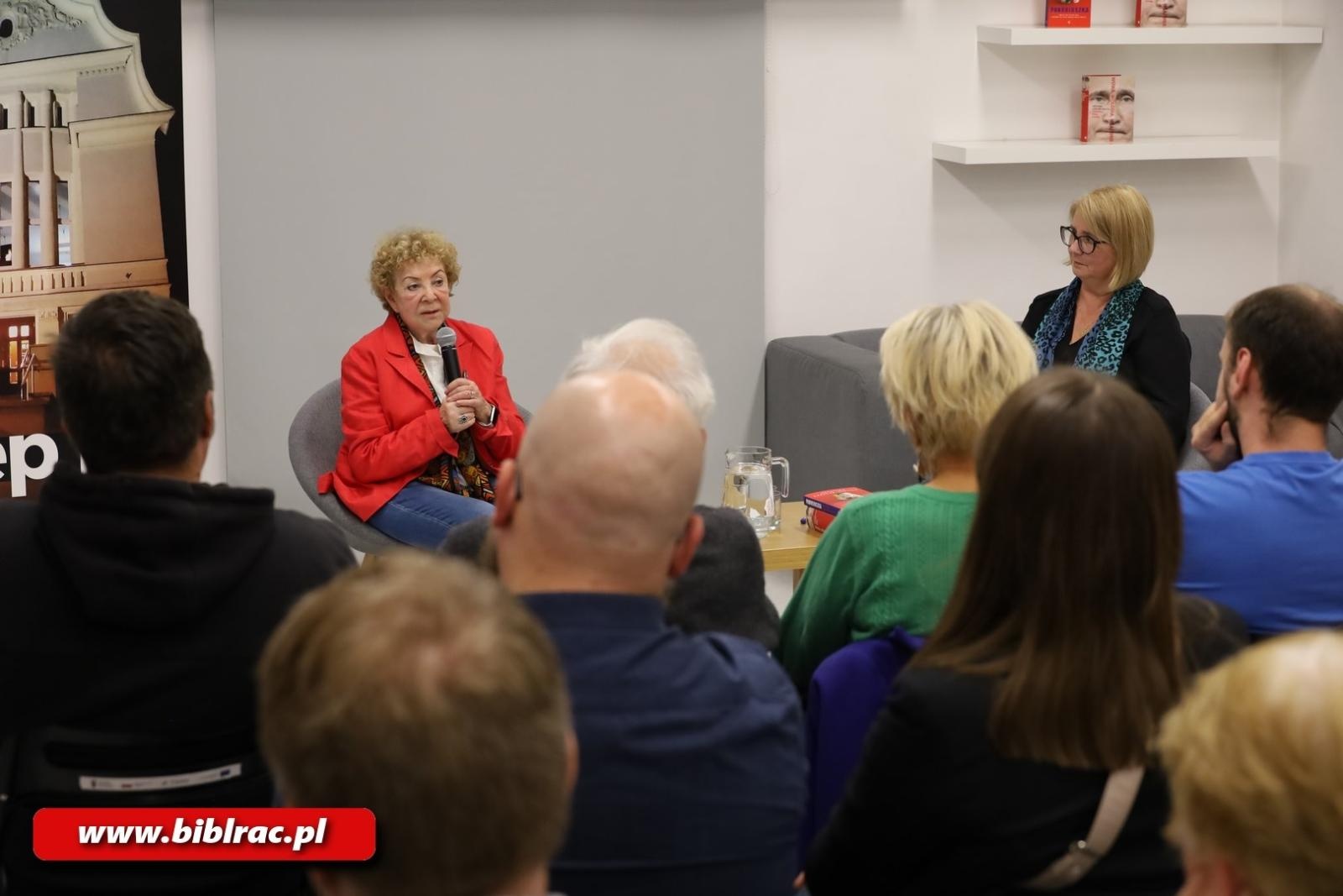 Zdjęcie w galerii na portalu naszraciborz.pl: Ja Wam daję pieniądze, wy siedźcie cicho! Krystyna Kurczab-Redlich gościem biblioteki wiadomości z regionu